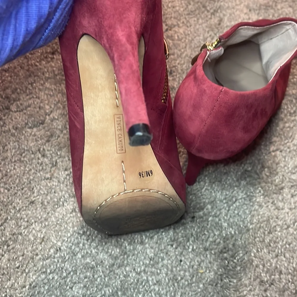 Vince Camuto red suede bootie heels size 6